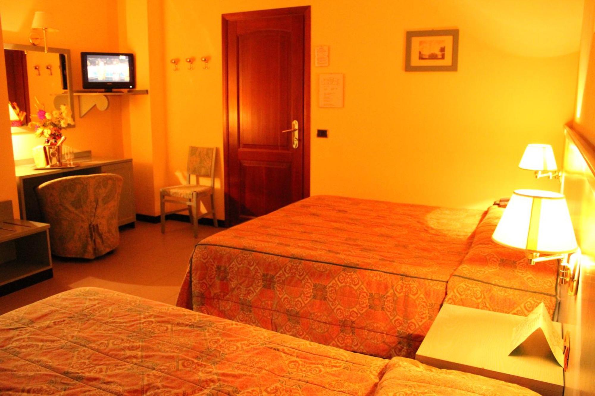 Hotel Sporting Tabiano Terme Ruang foto