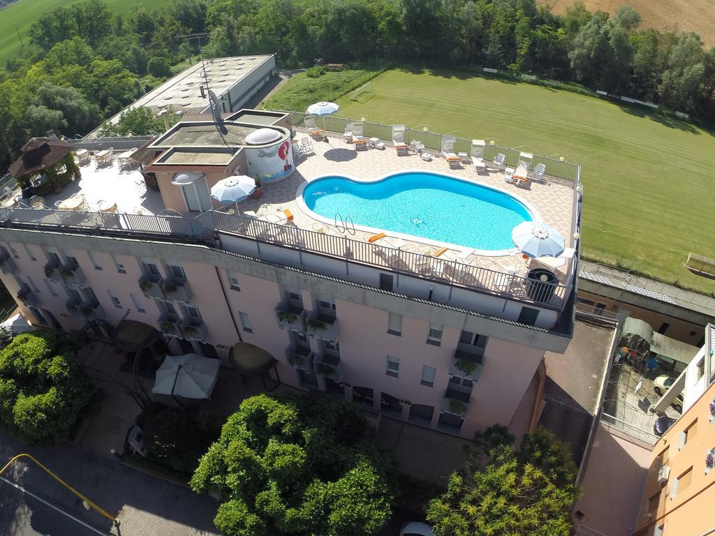 Hotel Sporting Tabiano Terme Bagian luar foto
